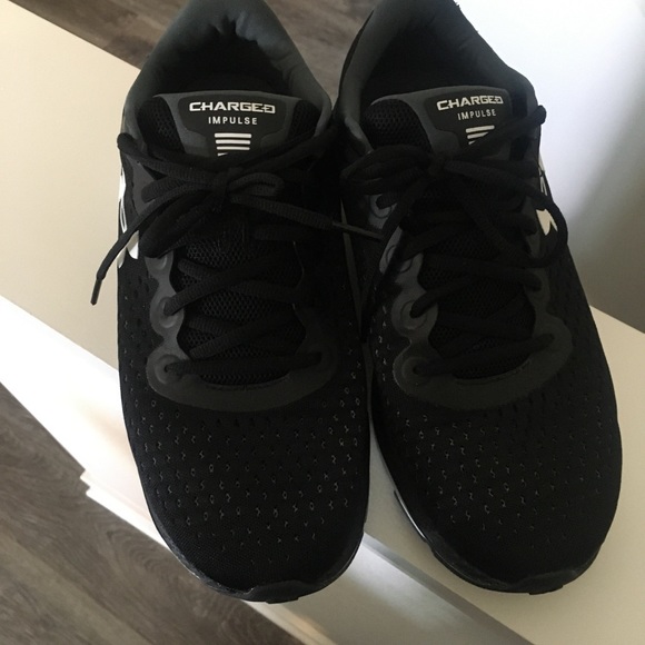 Black & White Under Armour Shoes. - Picture 4 of 4